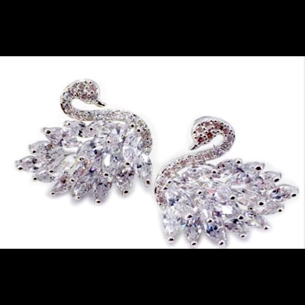 White swan 🦢 earrings